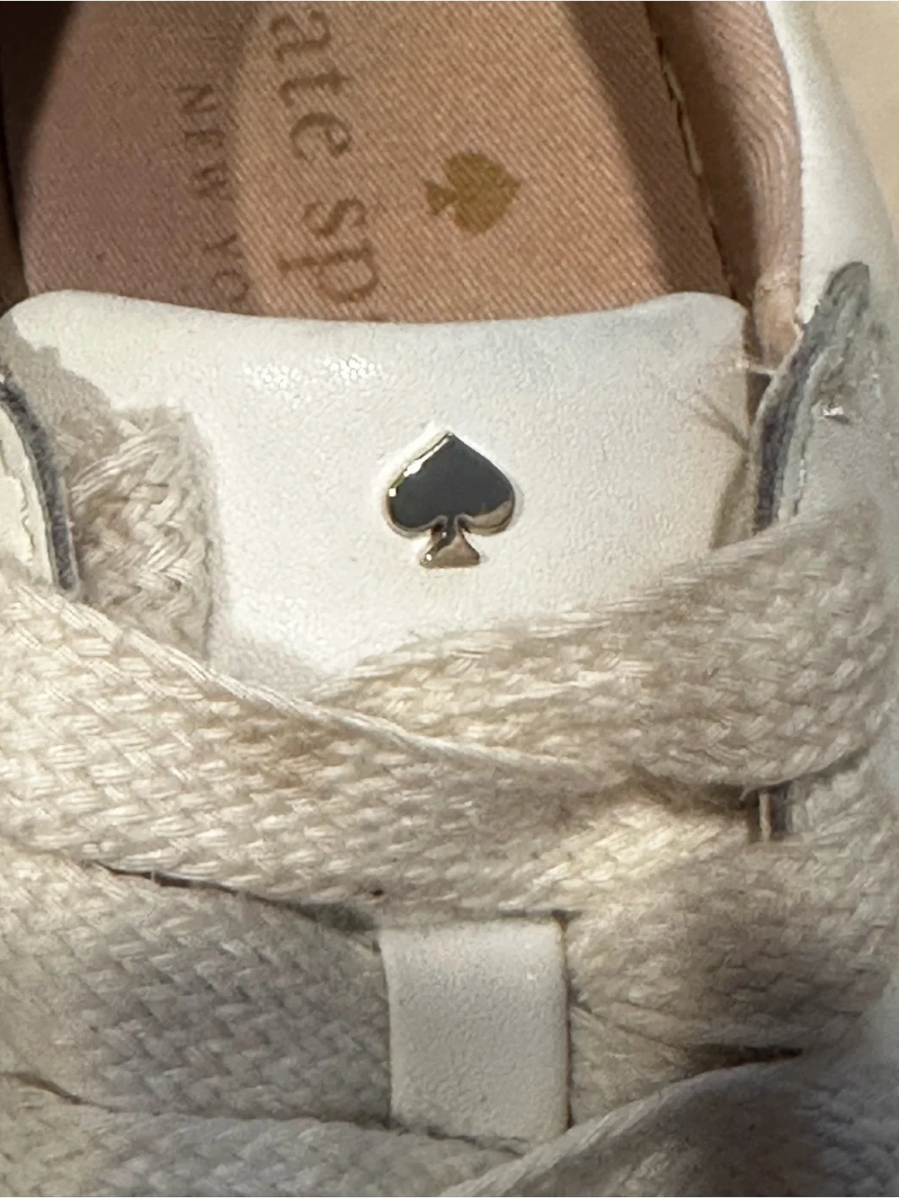 Kate Spade Fez Court Sneakers Womens 7.5B White Black Spade Logo Leather Low Top